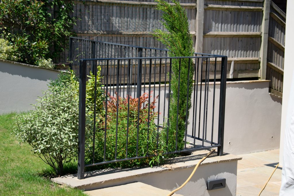 Metal patio railing